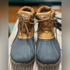 Skechers duck boots  only worn once size 10